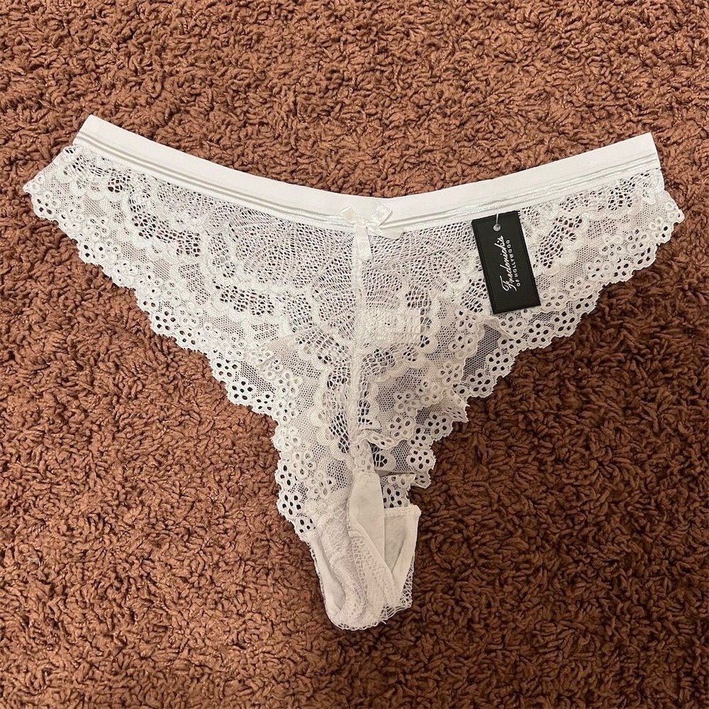 Frederick's of Hollywood Women's White Lace Thong Panty‎ Size XL NWT